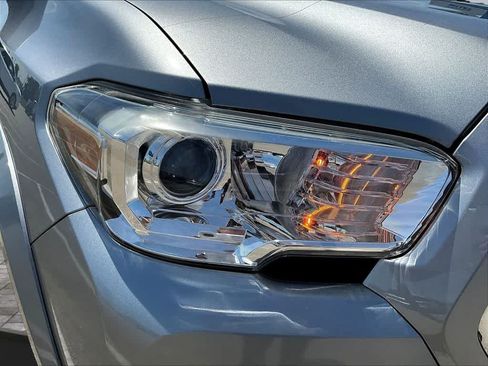 Used 2019 Toyota Tacoma SR5 AWD/4WD image 34