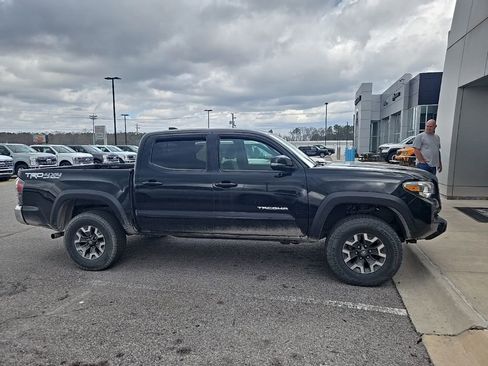 Used 2020 Toyota Tacoma TRD Off-Road image 4