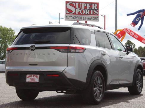 Used 2025 Nissan Pathfinder SV FWD image 4