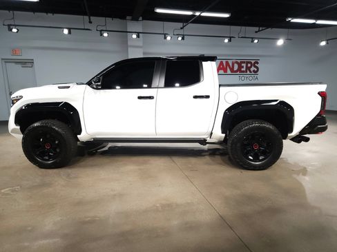 Certified 2025 Toyota Tacoma TRD Pro AWD/4WD image 4