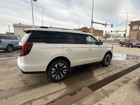 New 2025 Ford Expedition Platinum w/ Driver's Package image 5