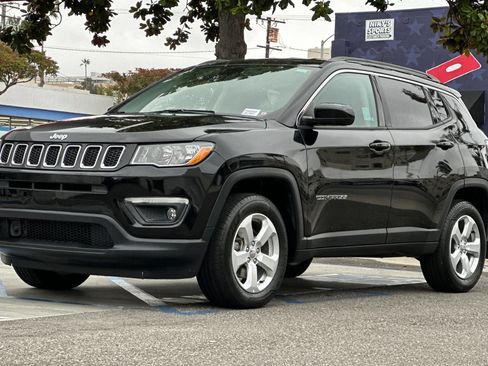 Used 2020 Jeep Compass Latitude w/ Cold Weather Group AWD/4WD image 8
