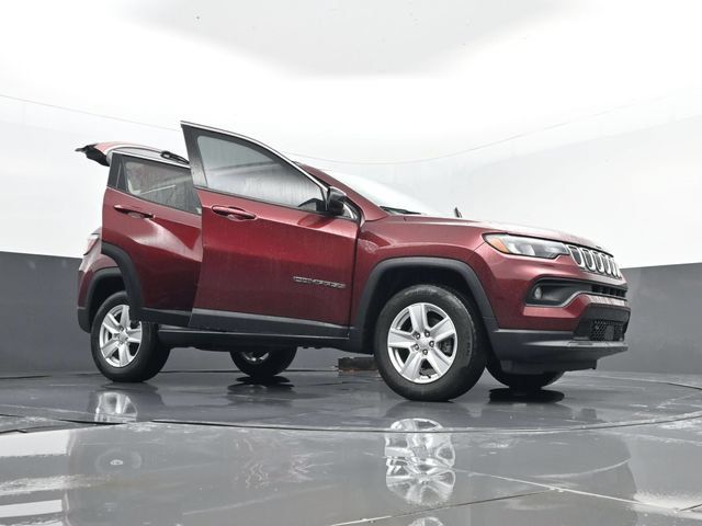 Used 2022 Jeep Compass Latitude AWD/4WD image 30