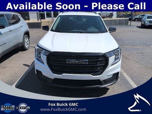 Used 2023 GMC Terrain SLE w/ Driver Convenience Package FWD image 2
