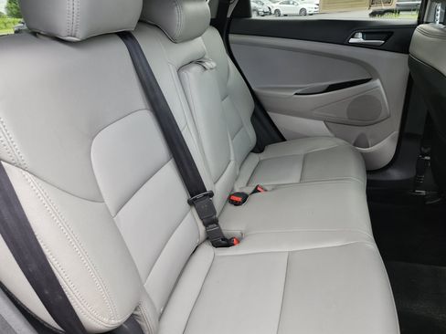 Used 2019 Hyundai Tucson SE FWD image 18