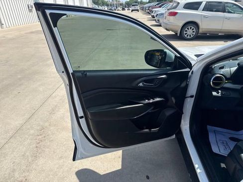 Used 2026 Chevrolet Trax LT w/ Driver Confidence Package FWD image 21