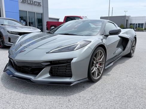 Used 2024 Chevrolet Corvette Z06 RWD image 2