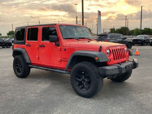 Used 2013 Jeep Wrangler Unlimited Sport image 3