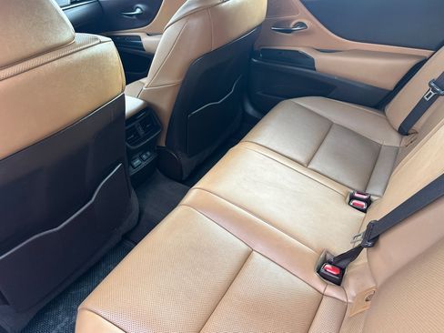 Used 2021 Lexus ES 300h 300h image 9