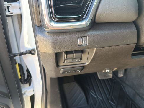 Used 2025 GMC Canyon Elevation w/ Convenience Package AWD/4WD image 11