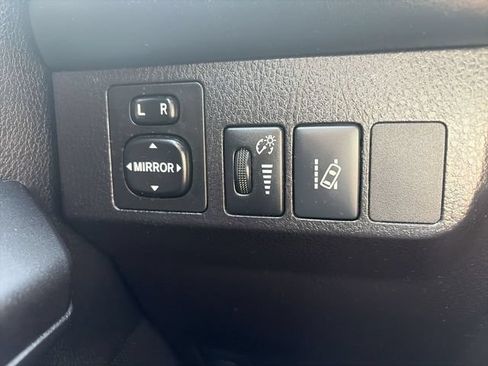 Used 2018 Toyota RAV4 XLE AWD/4WD image 18
