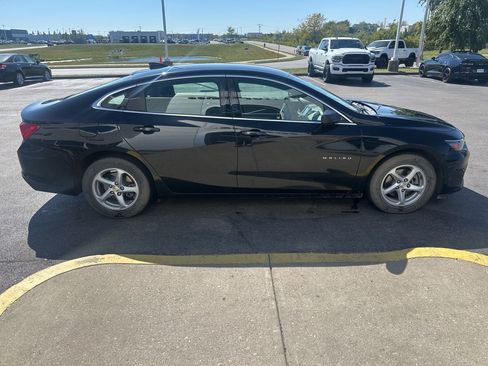 Used 2018 Chevrolet Malibu LS image 2