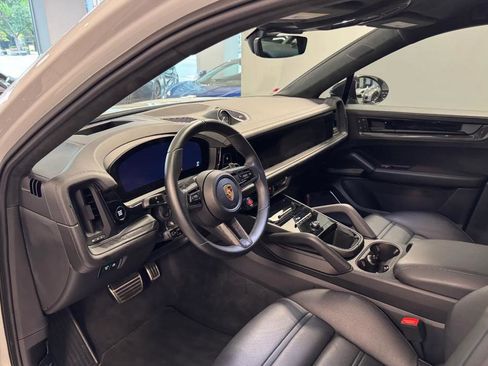 Used 2024 Porsche Cayenne Turbo GT image 5