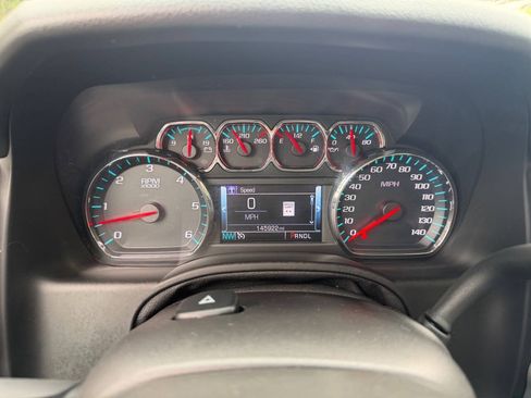 Used 2018 Chevrolet Suburban LT RWD image 27