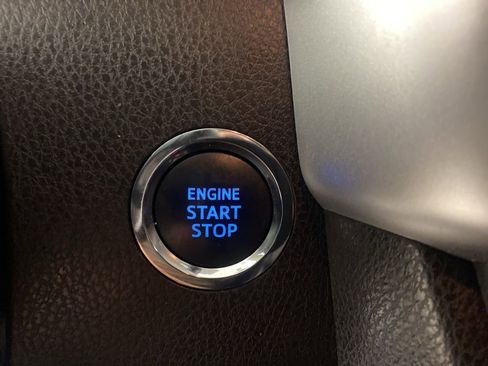 Used 2018 Toyota Highlander SE image 22