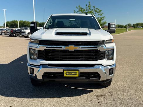 Used 2024 Chevrolet Silverado 3500 LT w/ Convenience Package AWD/4WD image 2