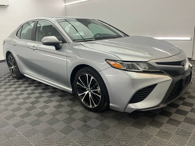 Used 2019 Toyota Camry SE FWD image 3