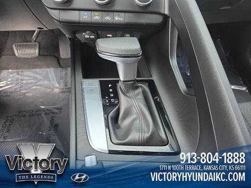 Used 2024 Hyundai Elantra SE FWD image 16