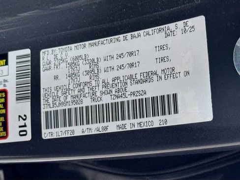 Certified 2025 Toyota Tacoma SR5 AWD/4WD image 30