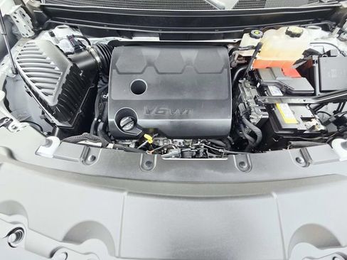 Used 2023 Chevrolet Traverse LT image 16