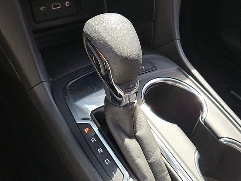 Used 2024 Chevrolet Equinox LT FWD image 14