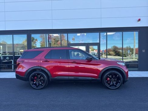 Used 2023 Ford Explorer ST w/ Equipment Group 401A image 2