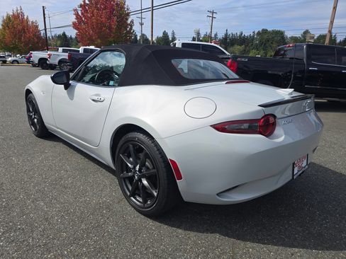 Used 2016 MAZDA MX-5 Miata Club RWD image 5