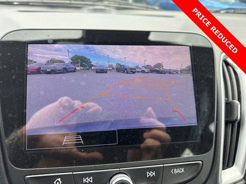 Used 2023 Chevrolet Malibu LT FWD image 3