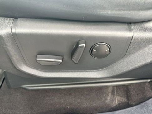 Used 2023 Ford Expedition Max XLT image 12