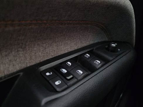 Used 2022 Jeep Compass Sport image 27