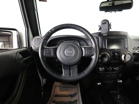 Used 2017 Jeep Wrangler 75th Anniversary image 28