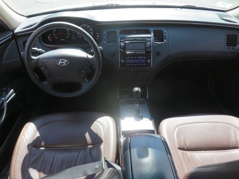 Used 2011 Hyundai Azera GLS w/ Premium Pkg 2 FWD image 12
