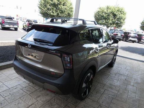 Used 2025 Nissan Kicks SR image 7