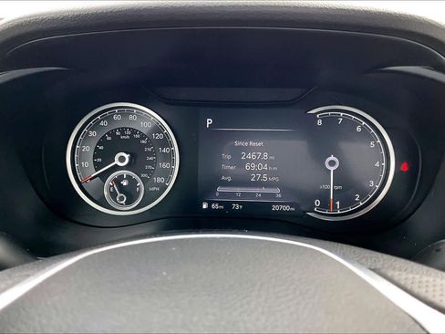 Used 2025 Genesis G70 2.5T image 24