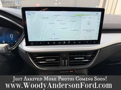 Used 2025 Ford Escape SE w/ PHEV Premium Package FWD image 8