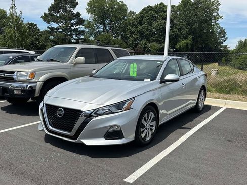 Used 2020 Nissan Altima 2.5 S FWD image 3