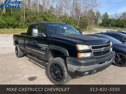 Used 2006 Chevrolet Silverado 2500 LT w/ Heavy-Duty Power Package image 2