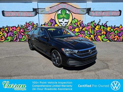 Certified 2023 Volkswagen Jetta SE w/ Panoramic Sunroof Package FWD image 1