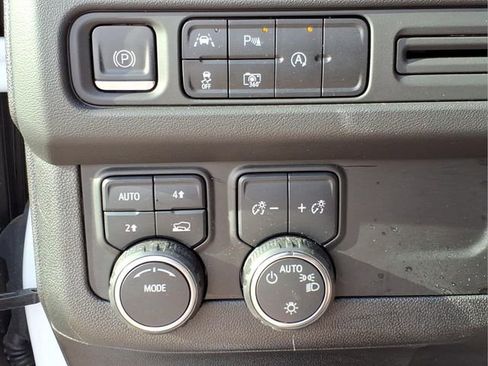 Used 2023 Chevrolet Tahoe LT w/ Luxury Package AWD/4WD image 19