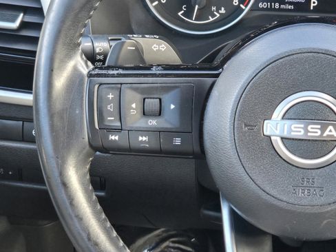 Used 2022 Nissan Rogue SL w/ SL Premium Package image 17