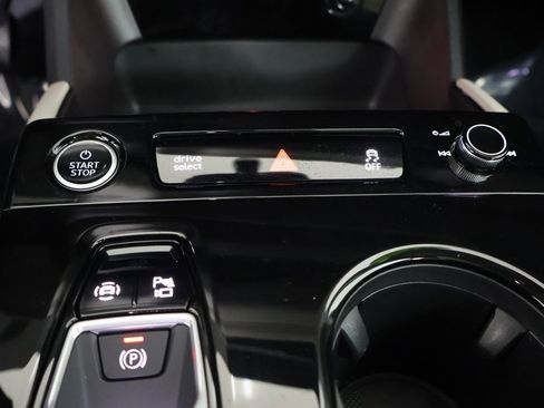 Used 2025 Audi Q6 e-tron Premium Plus image 5