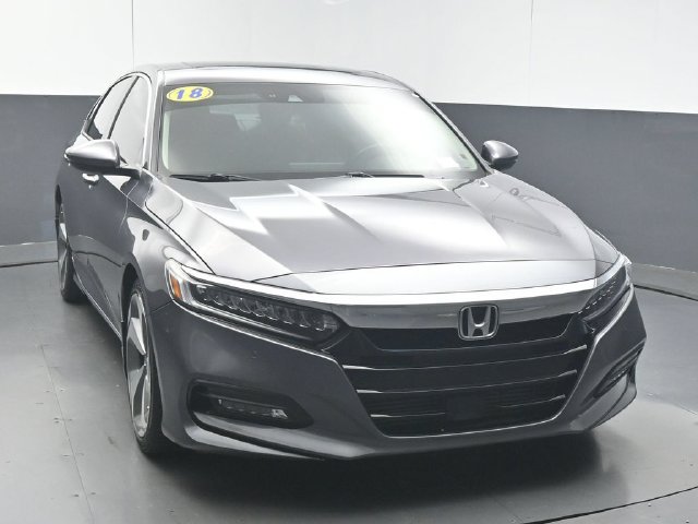 Used 2018 Honda Accord Touring image 2