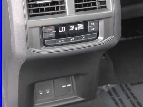 Used 2023 Volkswagen Atlas SEL R-Line image 30