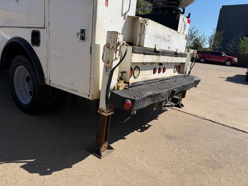 Used 2017 Ford F550 2WD Regular Cab Super Duty image 45