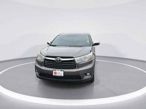 Used 2015 Toyota Highlander Limited Platinum image 3