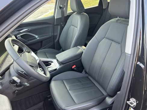 Certified 2025 Audi Q5 2.0T Premium w/ Convenience Package image 9