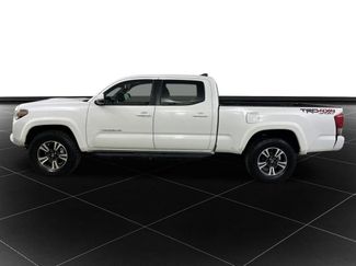 Used 2017 Toyota Tacoma TRD Sport w/ Premium & Technology Package video 2