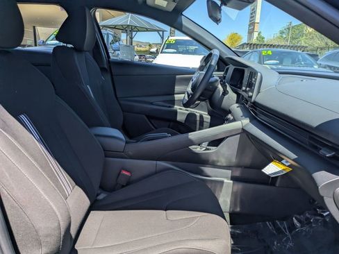 Certified 2025 Hyundai Elantra Sport FWD image 30