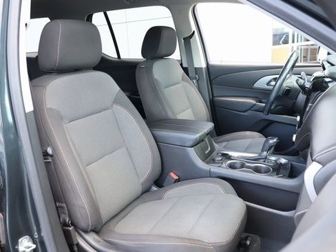 Used 2020 Chevrolet Traverse LT image 19