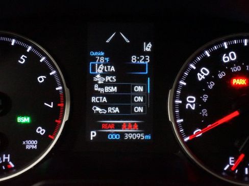 Certified 2022 Toyota RAV4 XLE Premium AWD/4WD image 16